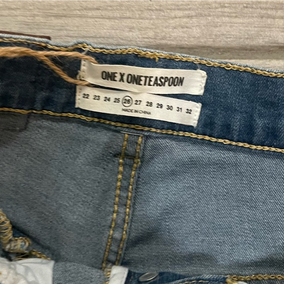 One Teaspoon | High Waisted Button Fly Shorts Size: 26 - Picture 2 of 5
